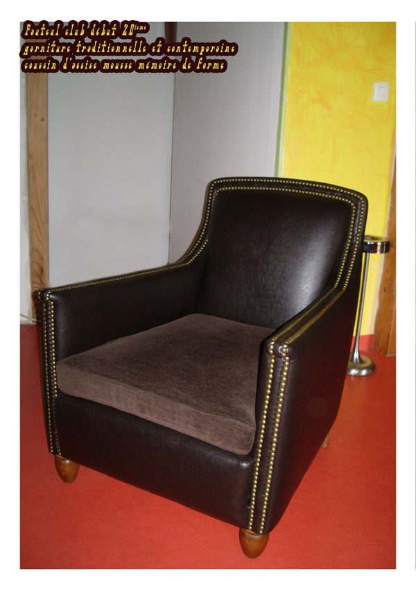 Fauteuil Club à rangées cloutées